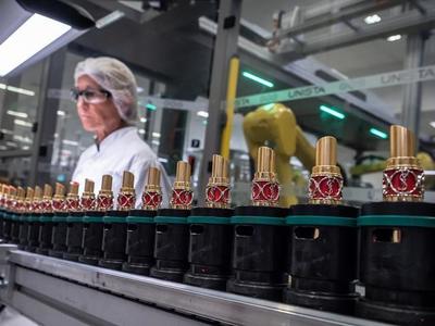 探秘巴黎網(wǎng)紅化妝品生產(chǎn)車間!這里的化妝品,深受中國(guó)女性青睞